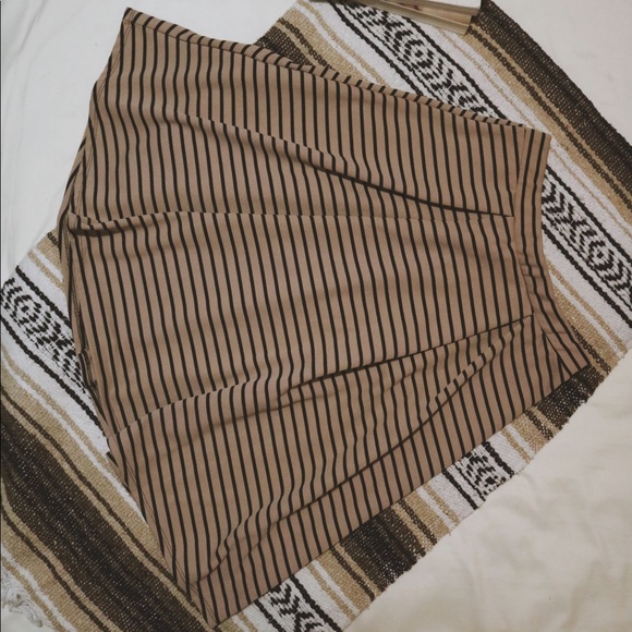 Stripped tan skirt - Picture 3 of 3